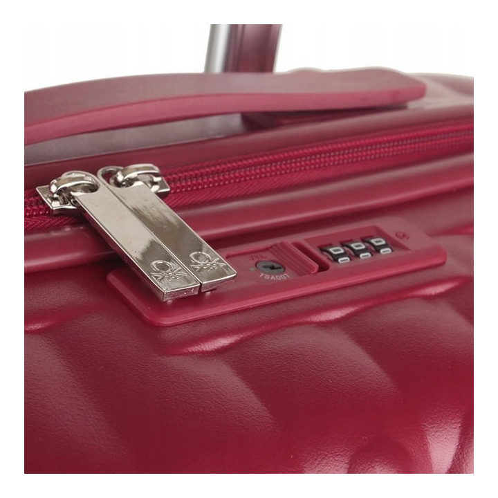 Walizka Benetton Knit Red Średnia | luxwalizki.pl